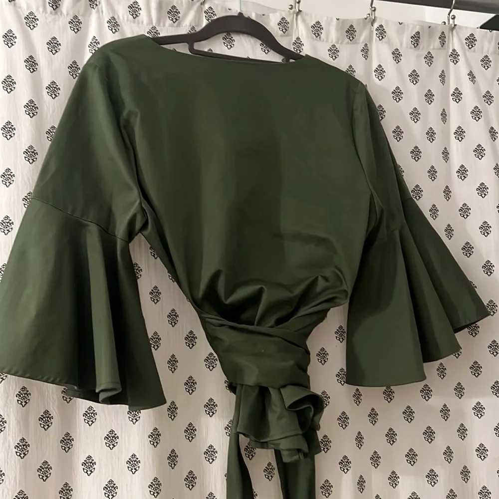 Alexis Kiera Poplin Wrap Top. Olive/Army. Size Large. Intermix - Picture 5 of 13